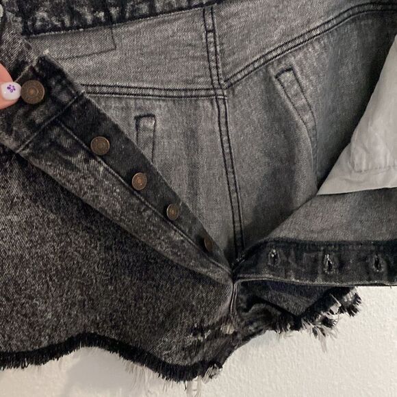 NWT-Levi’s Authorized Vintage-faded Black-button fly cutoff-denim shorts-Size 34 - Picture 15 of 16